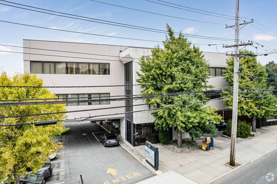 111 Grand Ave, Palisades Park, NJ à louer - Photo de l’immeuble – Image 2 sur 5