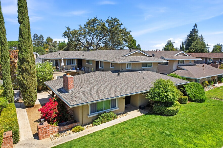 919 Castlewood Dr, Los Gatos, CA à vendre - Photo principale – Image 1 sur 21