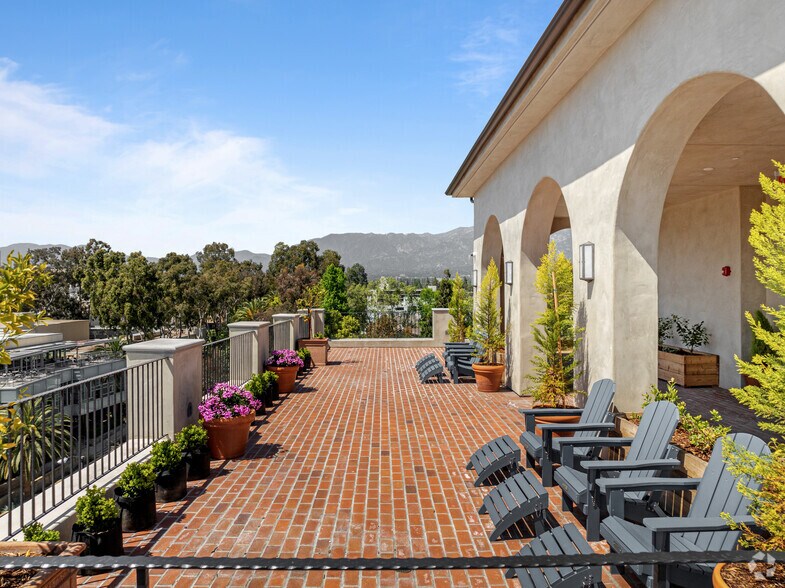 88 N Oakland Ave, Pasadena, CA à louer - Photo de l’immeuble – Image 3 sur 14