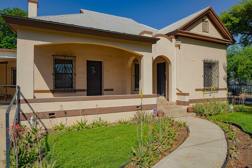 1020 Davis Ave, Laredo, TX à louer - Photo de l’immeuble – Image 2 sur 13