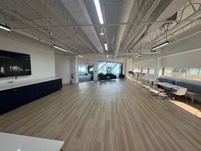 1 Research Dr, Westborough, MA à louer Photo intérieure– Image 2 sur 16