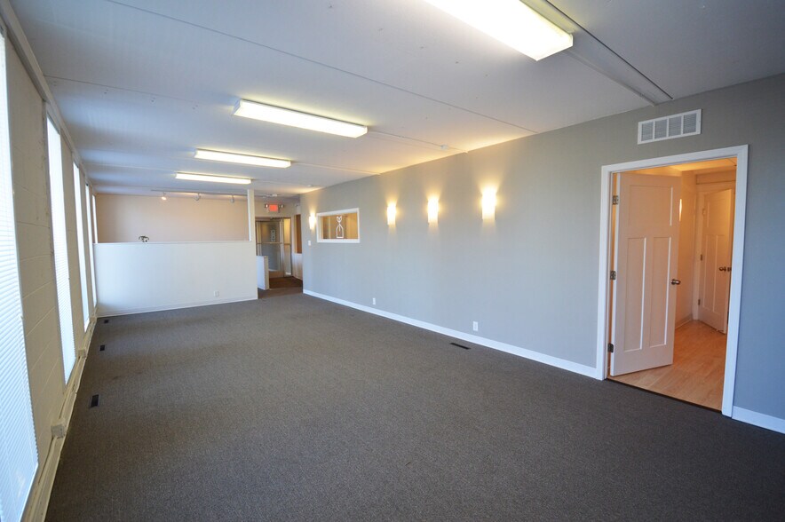 1901 Lendew St, Greensboro, NC à louer - Photo intérieure – Image 3 sur 7
