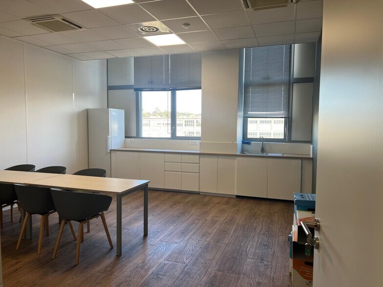 Bureau dans Marseille à louer - Photo de l’immeuble – Image 2 sur 9