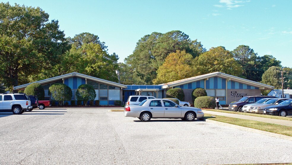 321 Main St, Newport News, VA à louer - Photo de l’immeuble – Image 3 sur 17