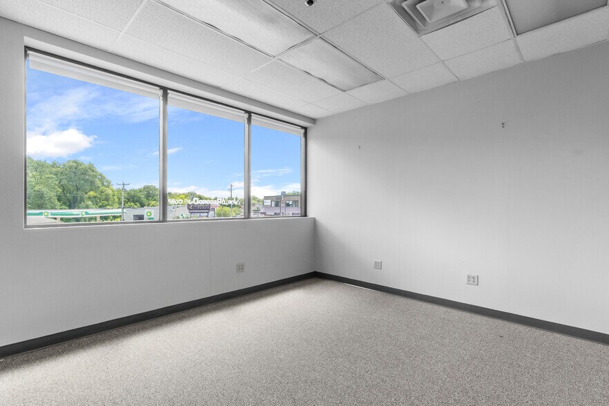 285 Central St, Leominster, MA à louer - Photo intérieure – Image 3 sur 32