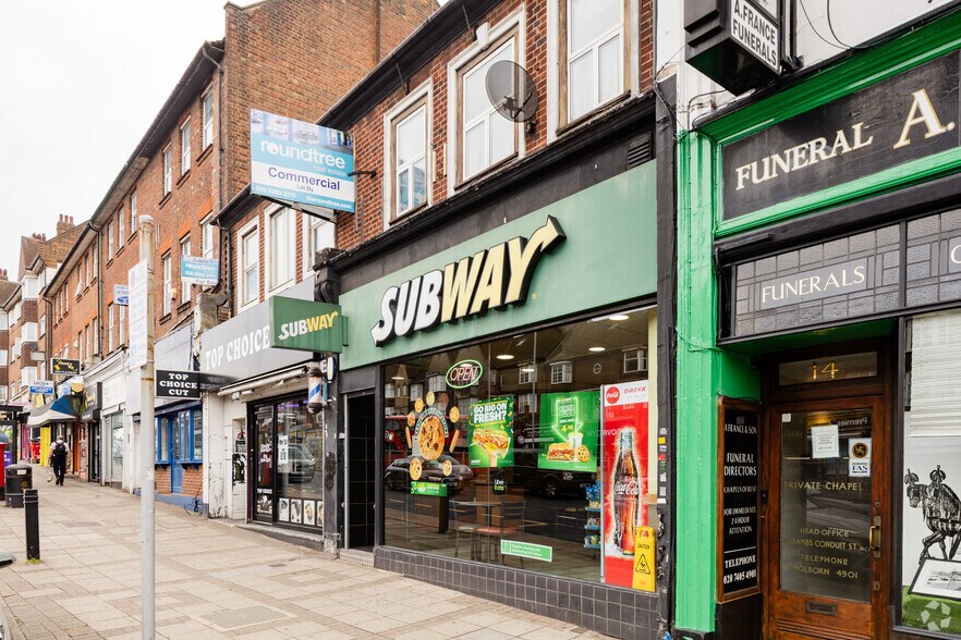 16 Watford Way, Londres à louer - Photo principale – Image 1 sur 2