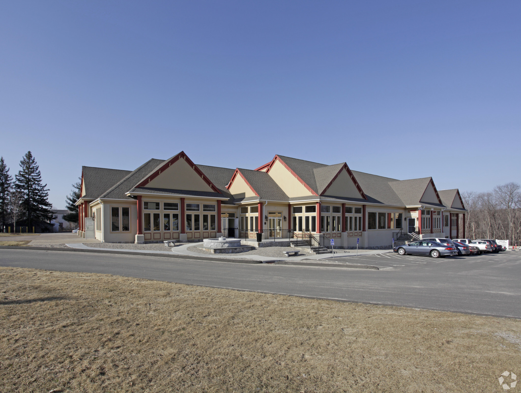 123-125 S Main St, Newtown, CT à louer Photo principale– Image 1 sur 3