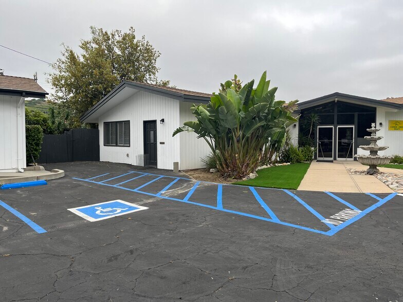 100 Olinda Pl, Brea, CA à louer - Photo de l’immeuble – Image 3 sur 55
