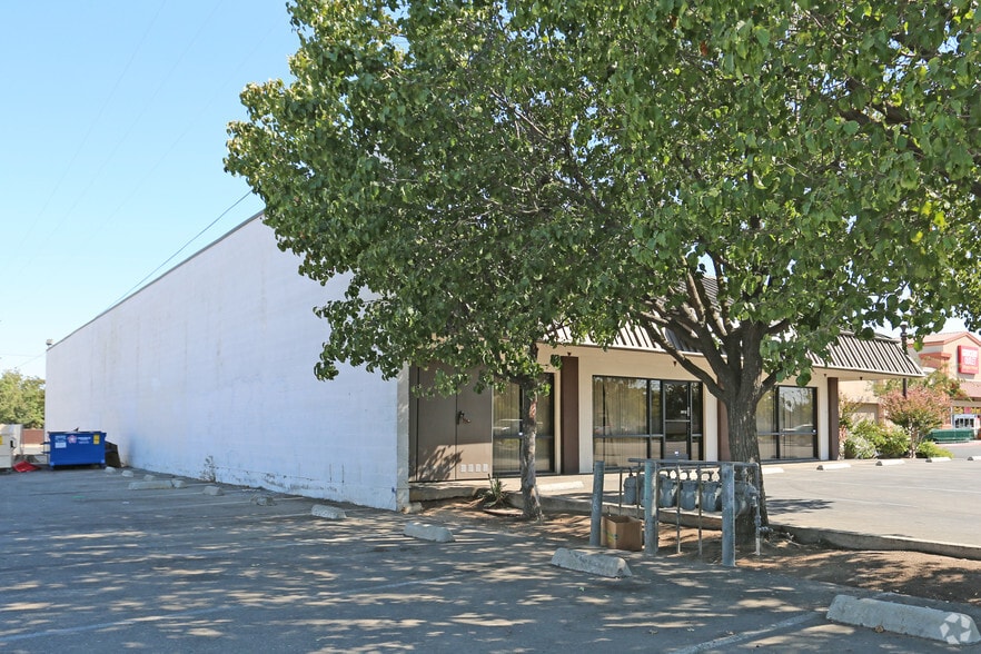4274 N Blackstone Ave, Fresno, CA à vendre - Photo de l’immeuble – Image 2 sur 4