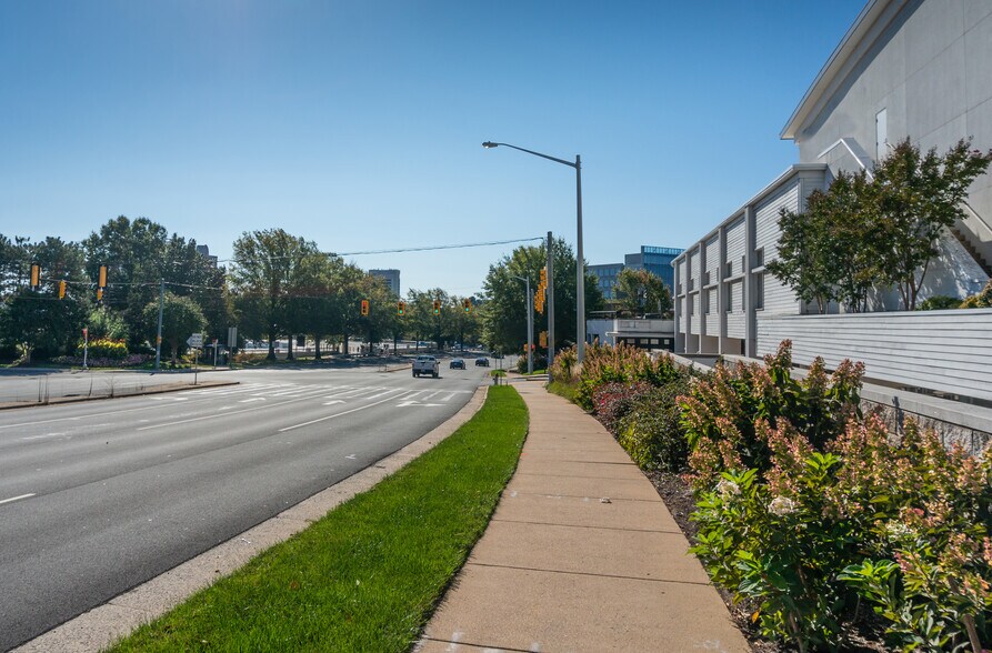 1800 W International Dr, McLean, VA à louer - Photo de l’immeuble – Image 3 sur 6