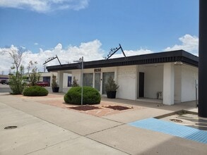 6232 E Gateway Blvd, El Paso, TX à louer Photo de l’immeuble– Image 2 sur 2