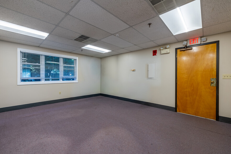 1538 Turnpike St, North Andover, MA à vendre - Photo intérieure – Image 2 sur 31