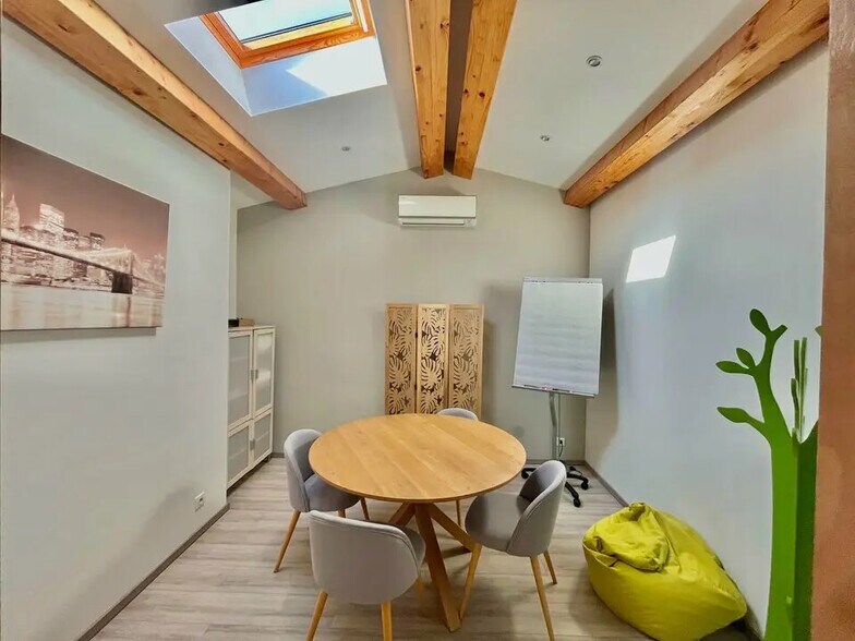Bureau dans Grasse à louer - Photo de l’immeuble – Image 2 sur 4