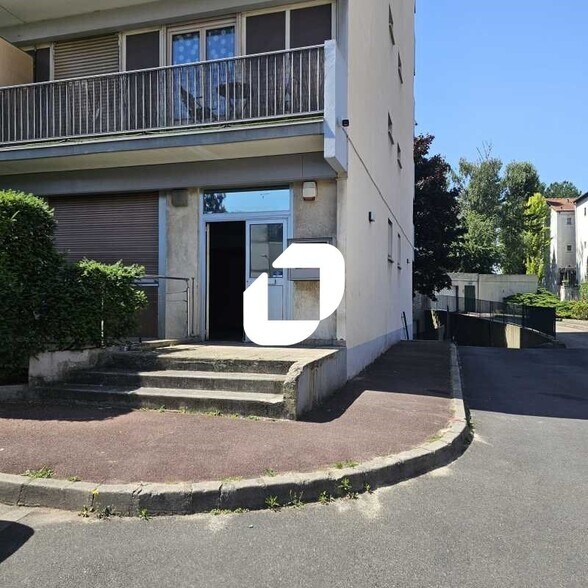 Bureau dans Saint-Denis à vendre - Photo de l’immeuble – Image 2 sur 22