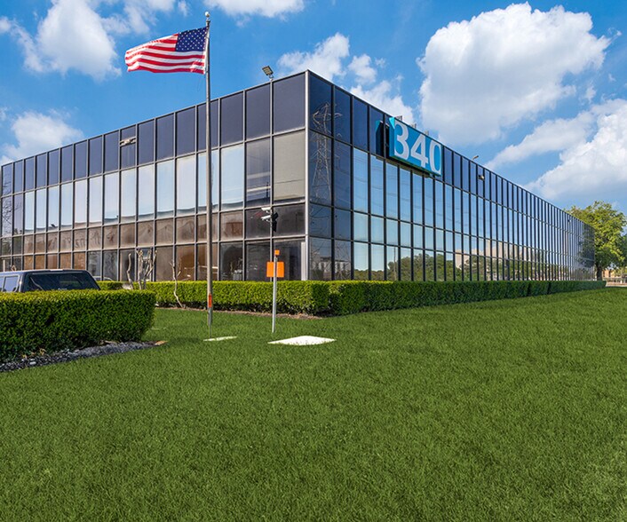 340 N Sam Houston Pky E, Houston, TX à louer - Photo de l’immeuble – Image 2 sur 7