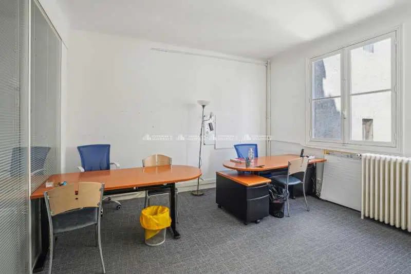 12 Rue De Milan, Paris à louer - Photo de l’immeuble – Image 2 sur 15