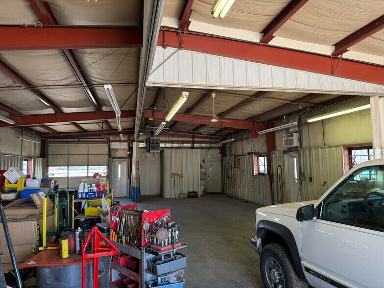 5805 N Broadway Ave, Park City, KS à louer - Photo de l’immeuble – Image 3 sur 4