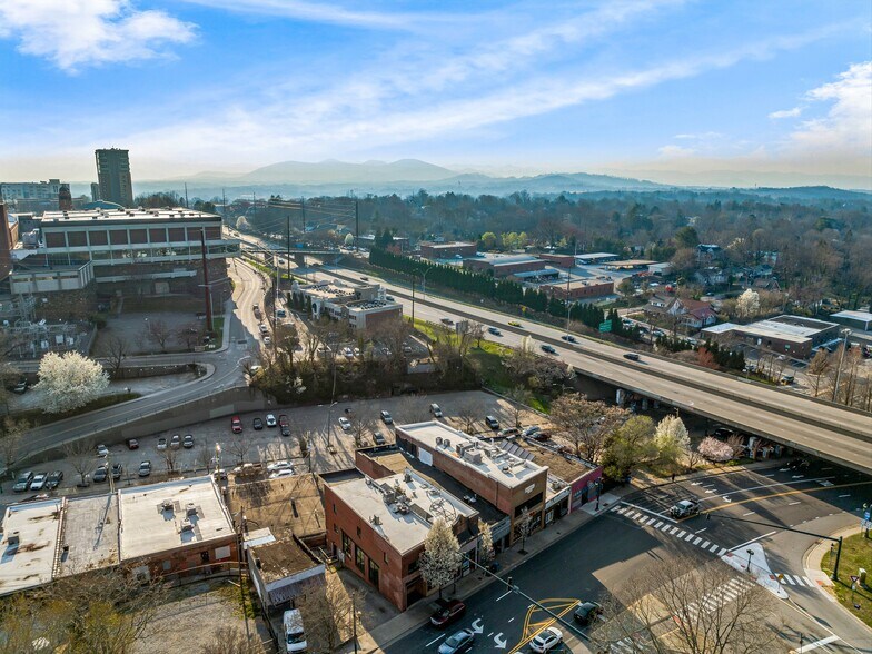 114 N Lexington Ave, Asheville, NC à louer - Photo de l’immeuble – Image 2 sur 43