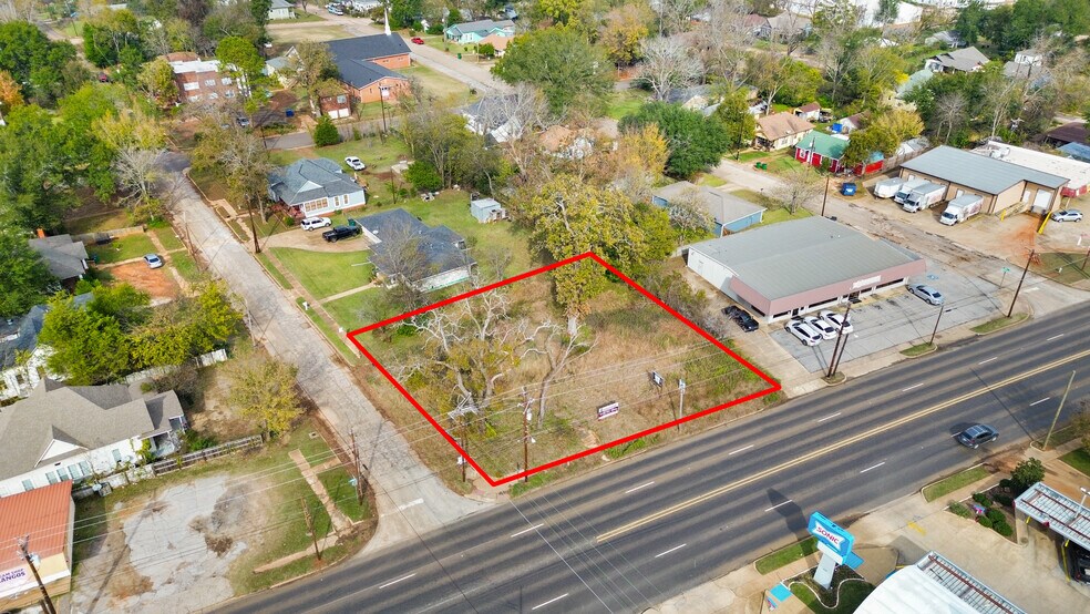 217 W Palestine Ave, Palestine, TX à vendre - Photo de l’immeuble – Image 2 sur 4