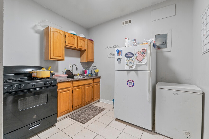 4001 Barrington Rd, Baltimore, MD à vendre - Photo de l’immeuble – Image 3 sur 44