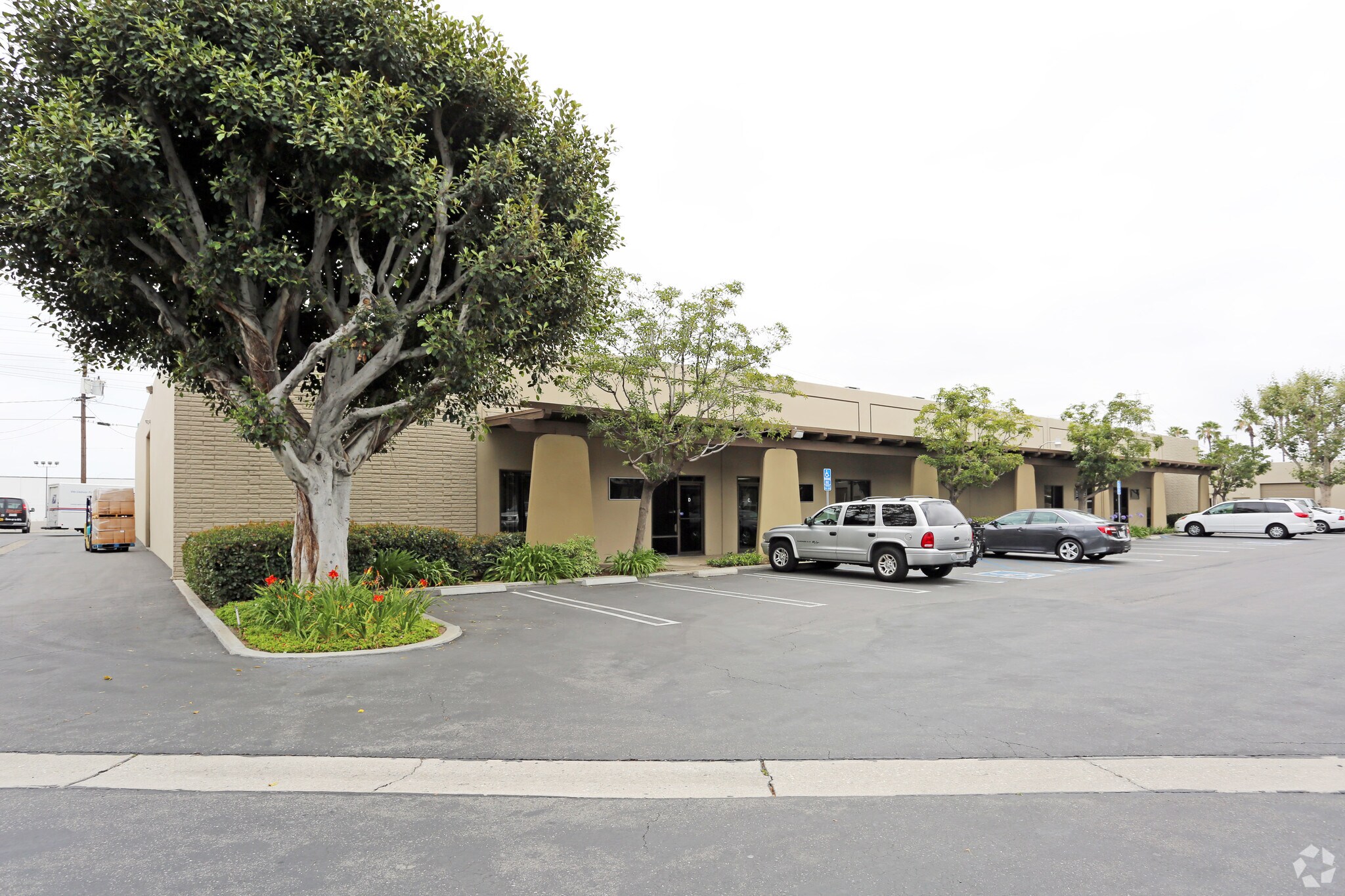 1558-1562 S Anaheim Blvd, Anaheim, CA à louer Photo principale– Image 1 sur 5