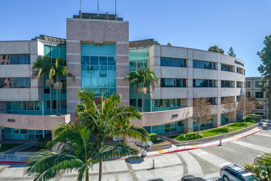 8899 University Center Ln, San Diego, CA à louer - Photo de l’immeuble – Image 3 sur 7