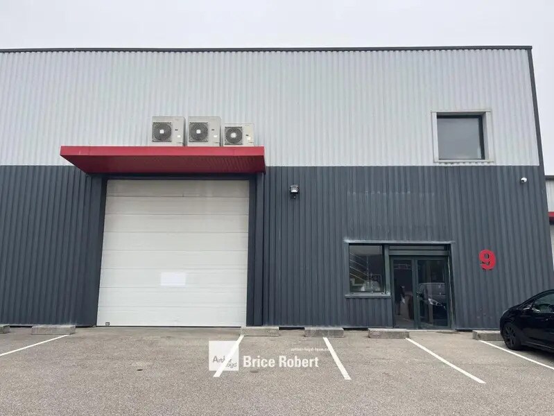 13 Rue De Savoie, Saint-Quentin-Fallavier à louer Photo de l’immeuble– Image 1 sur 15