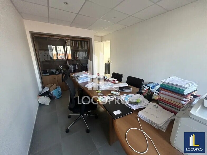 Bureau dans Saint-Laurent-du-Var à vendre - Photo de l’immeuble – Image 3 sur 8