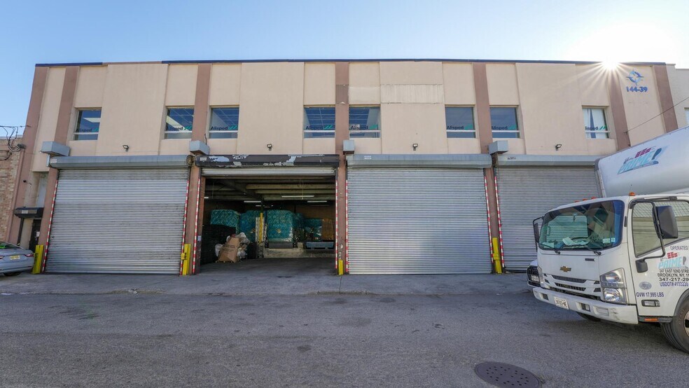 144-39 156th St, Jamaica, NY à louer - Photo de l’immeuble – Image 1 sur 3