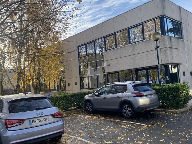 Bureau dans Lisses à vendre - Photo de l’immeuble – Image 2 sur 11