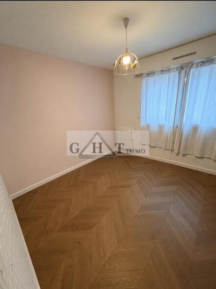 Bureau dans Charenton-le-Pont à vendre - Photo de l’immeuble – Image 3 sur 12