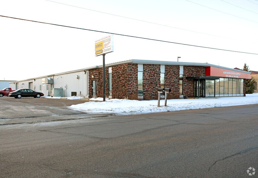 3000 1st St S, Saint Cloud, MN à louer - Photo de l’immeuble – Image 1 sur 3