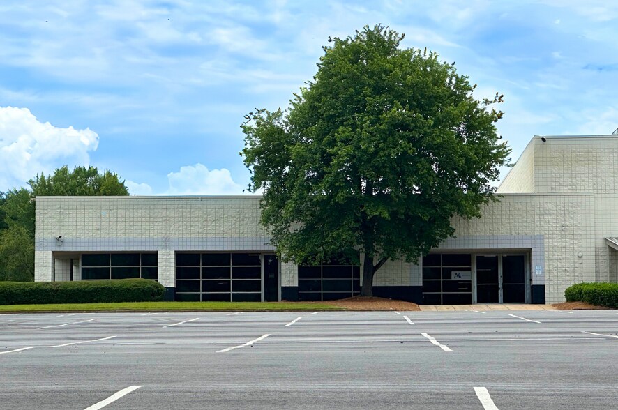 1001 Cherry Dr, Braselton, GA à louer - Photo de l’immeuble – Image 2 sur 14