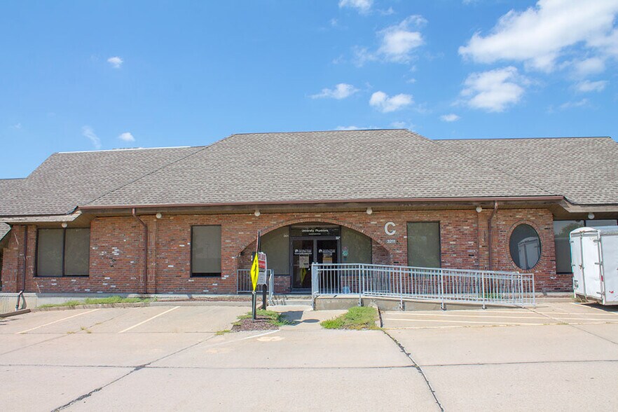 3211 S Providence Rd, Columbia, MO à louer - Photo de l’immeuble – Image 2 sur 2