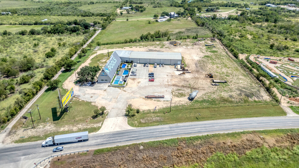 7570 IH - 35 Fwy, New Braunfels, TX à vendre - Photo principale – Image 1 sur 12