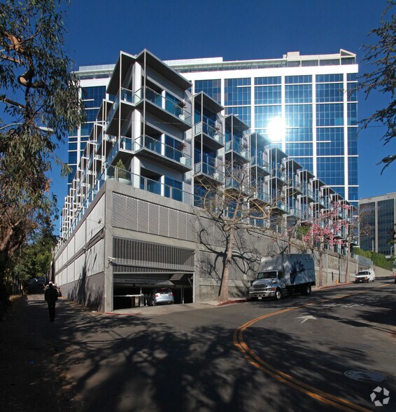 9220 W Sunset Blvd, West Hollywood, CA à louer - Photo de l’immeuble – Image 2 sur 2