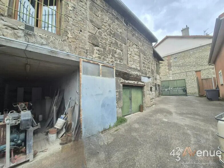 Local commercial dans Saint-Étienne à vendre - Photo de l’immeuble – Image 2 sur 14