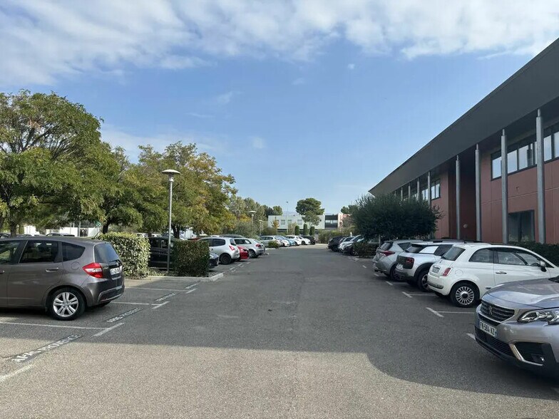 Bureau dans Marseille à vendre - Photo de l’immeuble – Image 3 sur 5