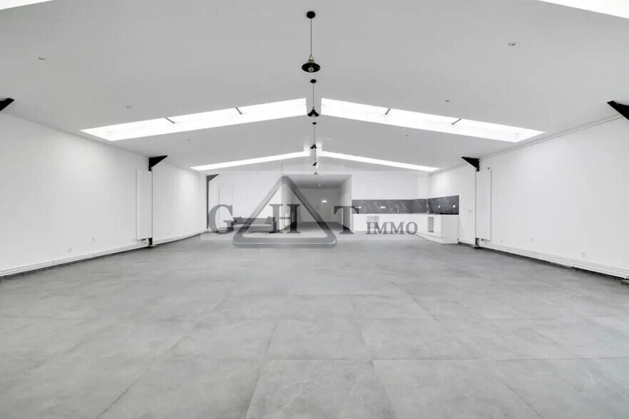 Industriel/Logistique dans Champigny-sur-Marne à vendre - Photo de l’immeuble – Image 1 sur 5
