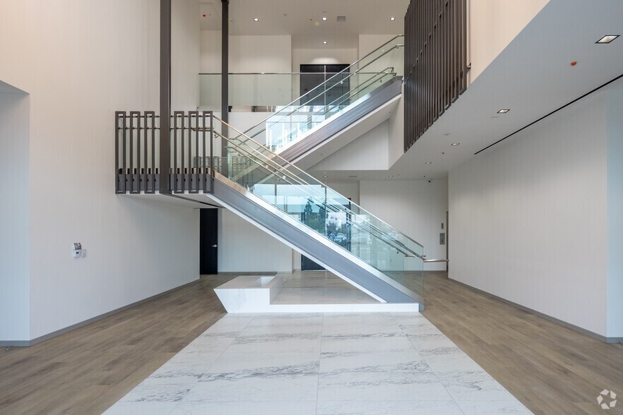 5255 Katella Ave, Cypress, CA à louer - Photo intérieure – Image 2 sur 18
