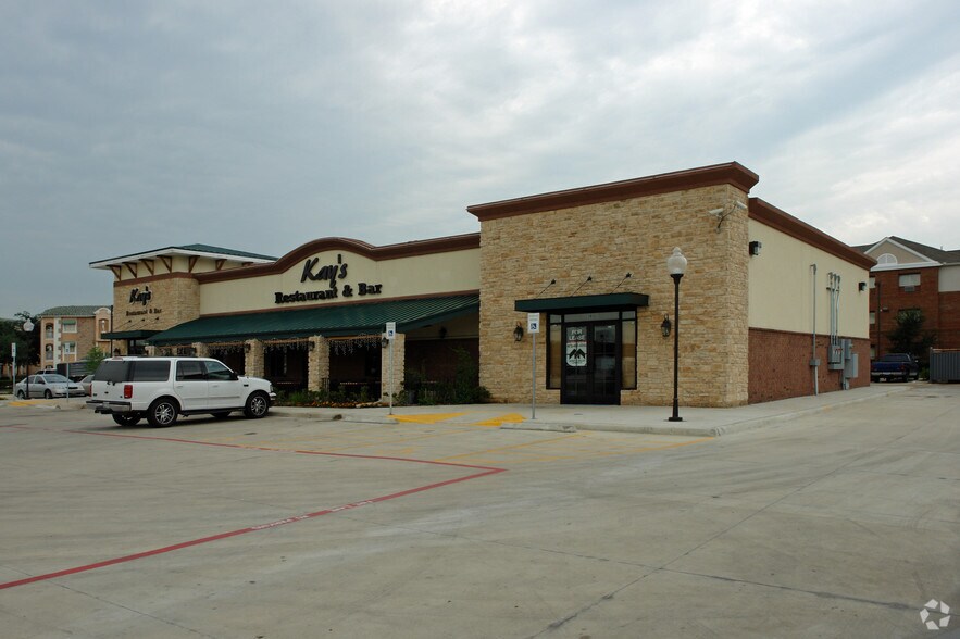 8010 N Stemmons Fwy, Dallas, TX à louer - Photo de l’immeuble – Image 2 sur 28