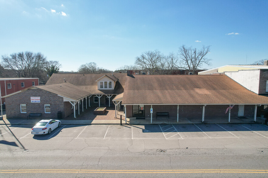222 S Main St, Stanley, NC à vendre - Photo principale – Image 1 sur 8