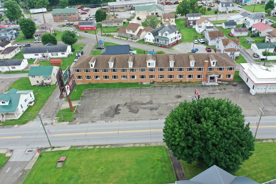 834 3rd St, New Martinsville, WV à vendre - Aérien – Image 2 sur 17