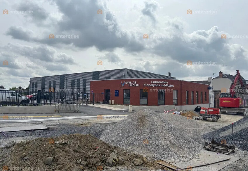 Bureau dans Caudry à vendre - Photo de l’immeuble – Image 3 sur 8