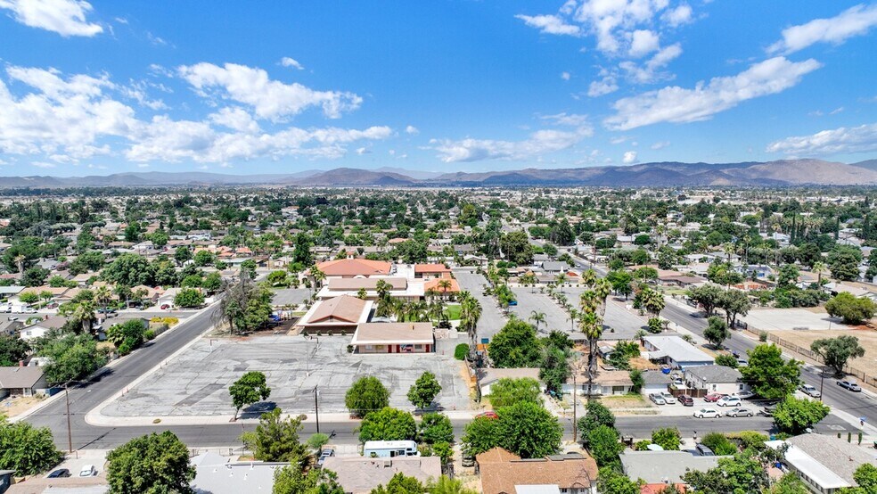 600 E Mayberry Ave, Hemet, CA à vendre - Photo de l’immeuble – Image 3 sur 6