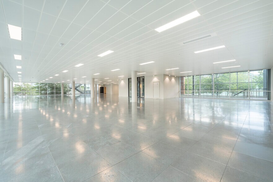 Beehive Ring Rd, Gatwick à louer - Photo intérieure – Image 1 sur 11