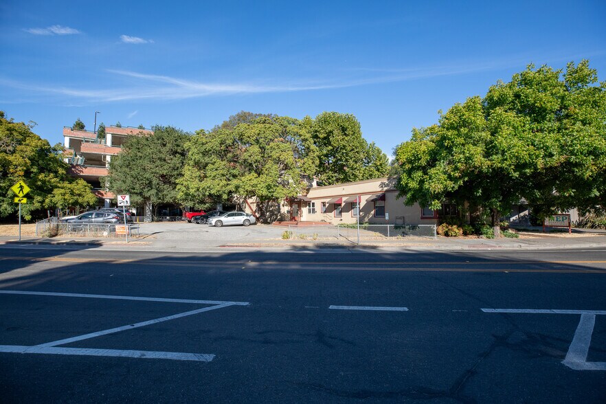 534 B St, Santa Rosa, CA à vendre - Photo de l’immeuble – Image 2 sur 65