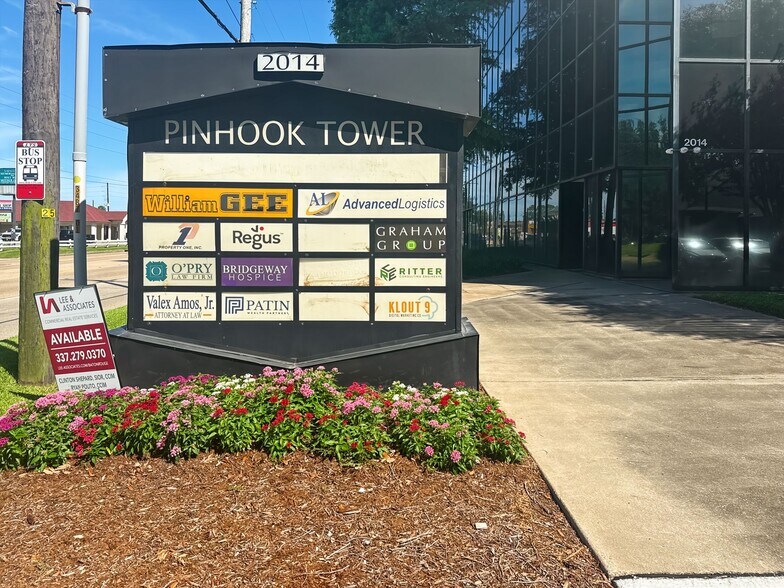 2014 W Pinhook Rd, Lafayette, LA à louer - Photo de l’immeuble – Image 3 sur 12