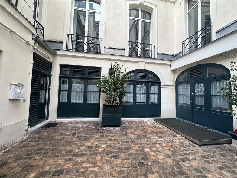 Local commercial dans Paris à louer - Photo de l’immeuble – Image 2 sur 5