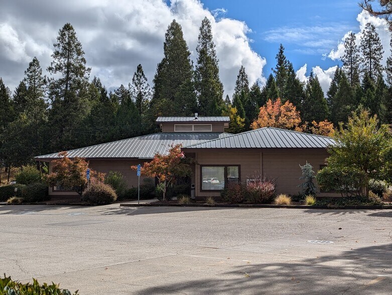 944 McCourtney Rd, Grass Valley, CA à louer - Photo de l’immeuble – Image 3 sur 8